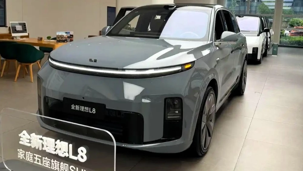 Гибридный кроссовер Li Auto L8 нового поколения готовится к выходу в России