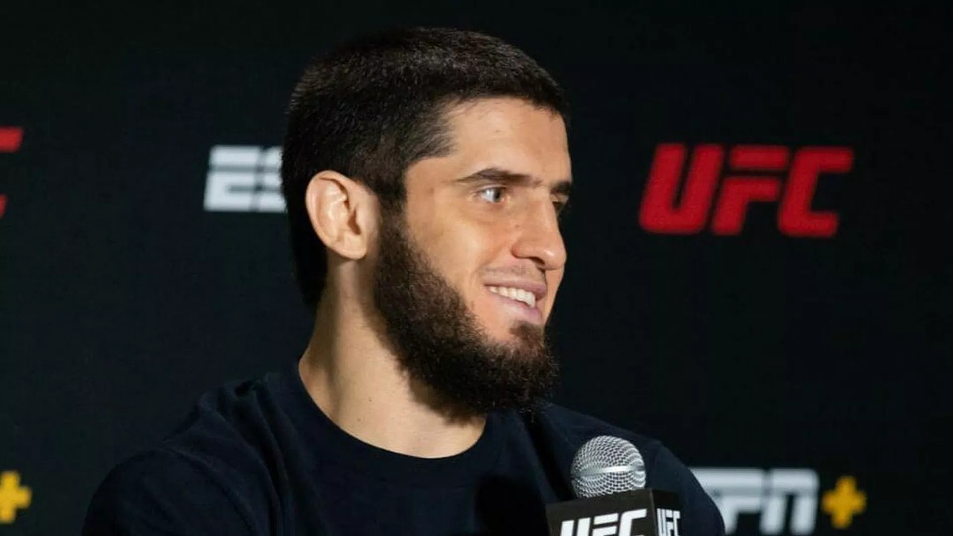 Махачев победил Гэрри и побил рекорд UFC по серии побед