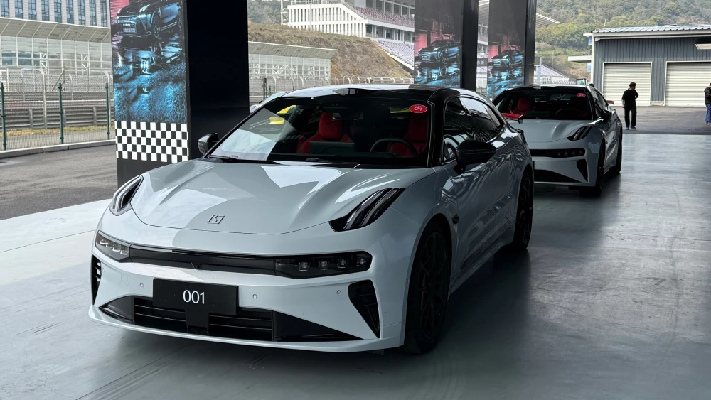 Юбилейный Zeekr 001 выходит на рынок с новой подвеской