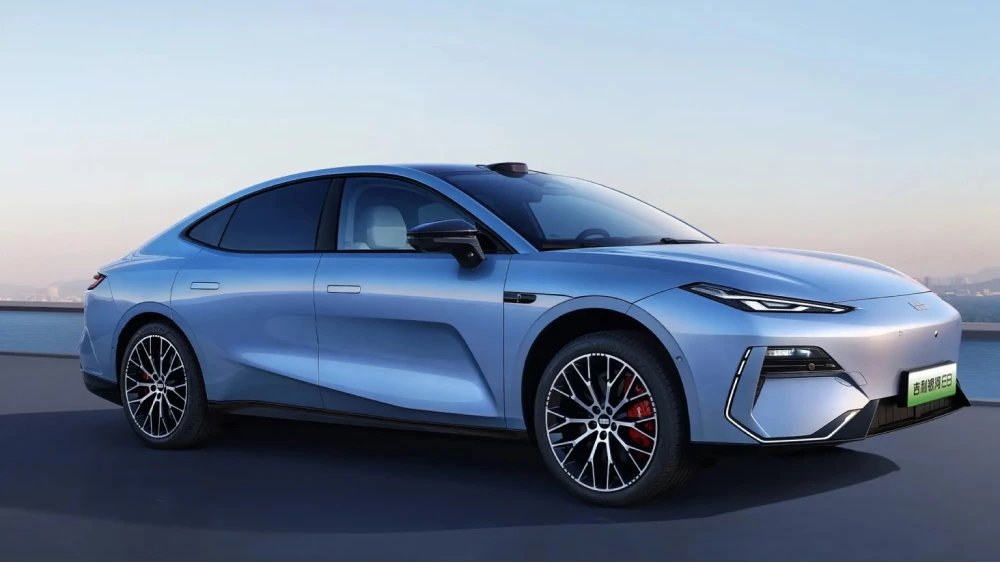 Geely представила новый седан Galaxy TT, напоминающий Xiaomi SU7