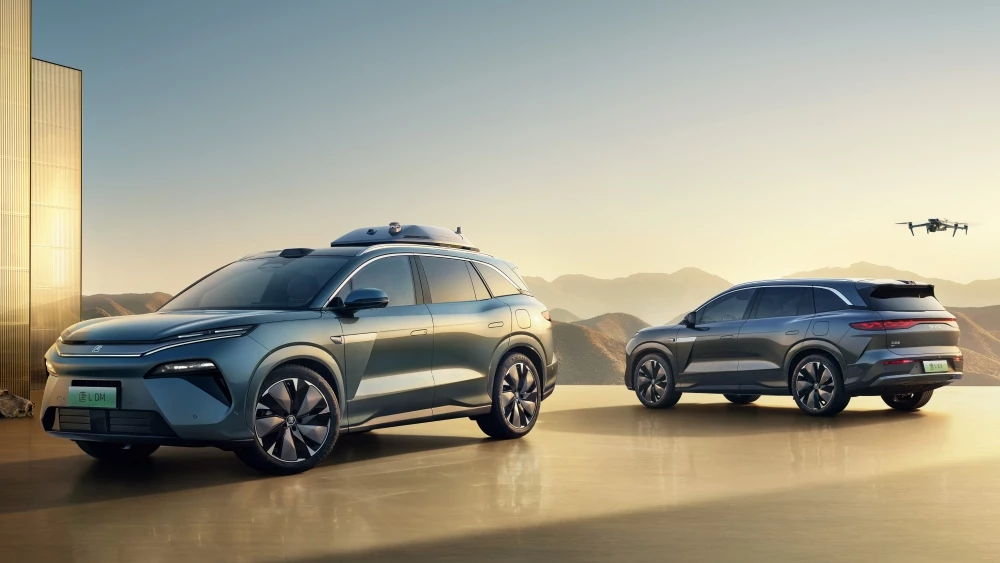 BYD представил в Париже Atto 8 — первый в Европе кроссовер с флэш-зарядкой