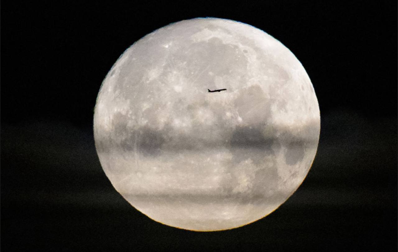 Апрельское полнолуние получило название «Розовая Луна»