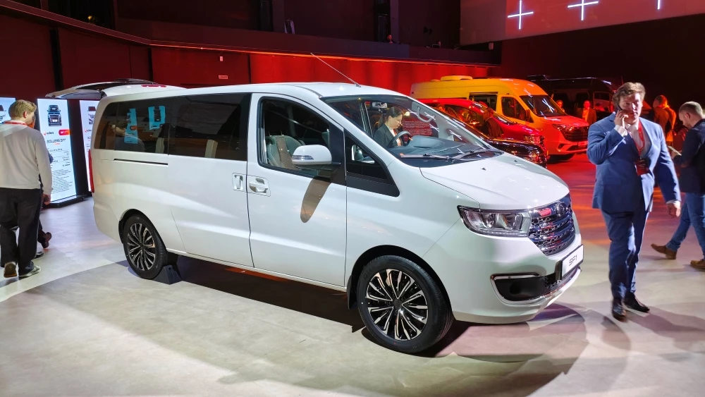 В России стартовали продажи самого доступного 7-местного минивэна Sollers SF1