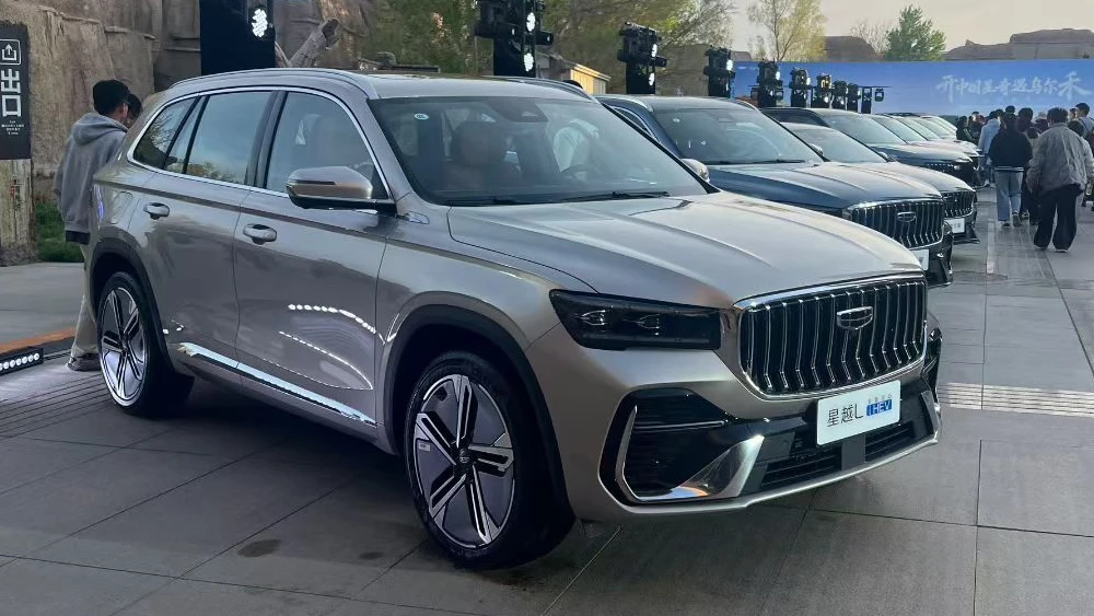 Geely Monjaro и Preface с гибридом i-HEV вышли на рынок Китая