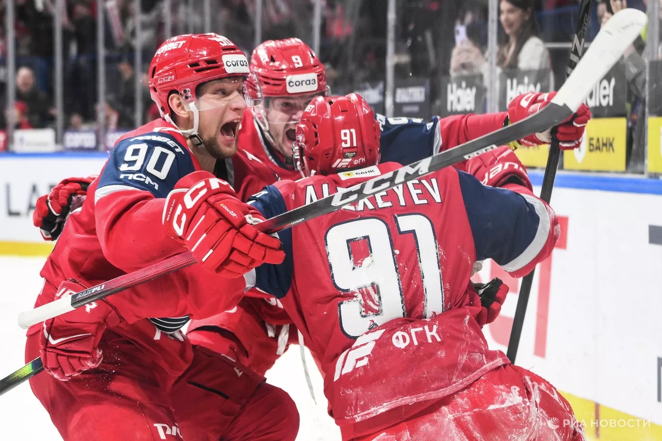 «Локомотив» победил «Спартак» и пробился в четвертьфинал КХЛ