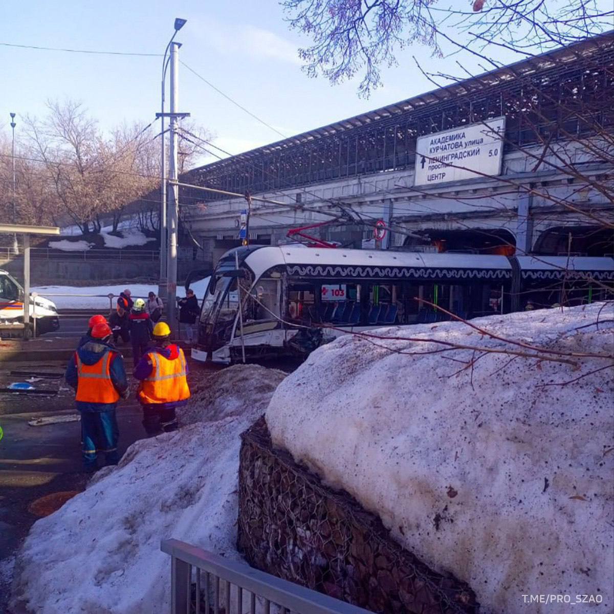 На северо-западе Москвы столкнулись два трамвая, 13 человек пострадали