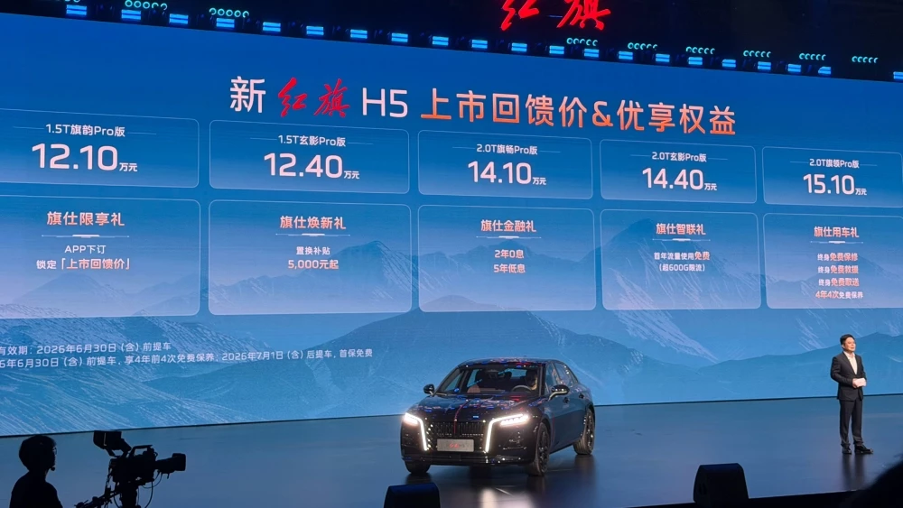 Hongqi обновил седан H5 и минивэн HQ9: цены и новшества