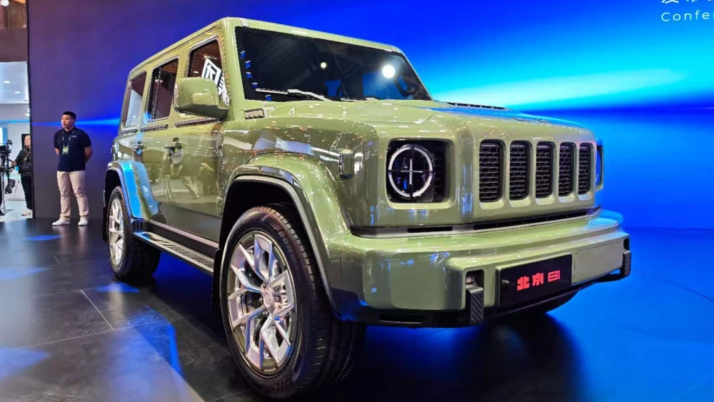 BAIC представил в Пекине внедорожники, похожие на G-Class и Land Rover Defender