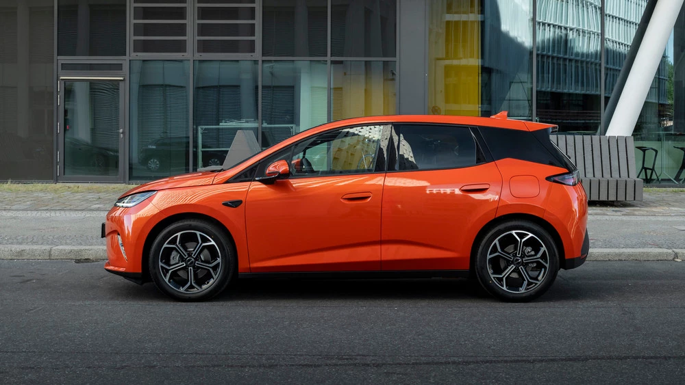 BYD представил гибридный хетчбэк Dolphin G для Европы и назвал цены