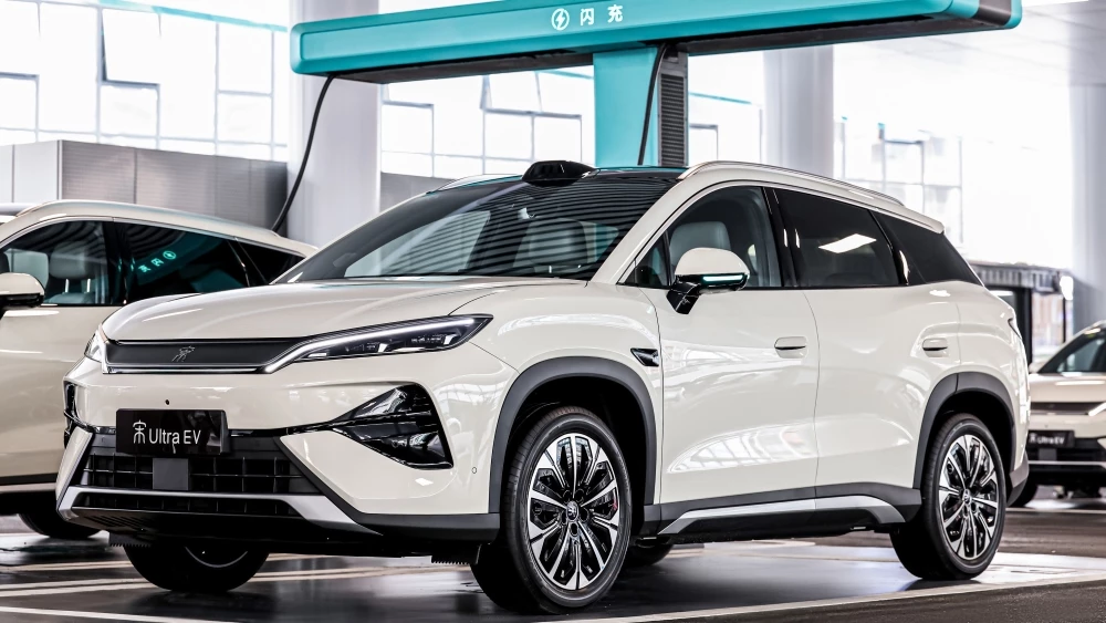 BYD Song Ultra DM-i: старт продаж гибридного кроссовера в Китае