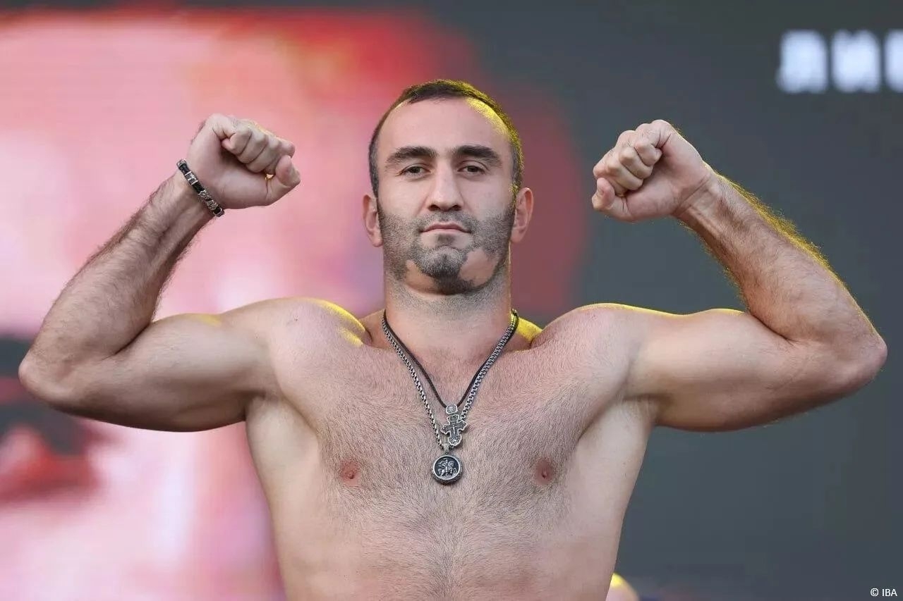 Мурат Гассиев нокаутировал Питера Кадиру и сохранил титул WBA в тяжелом весе