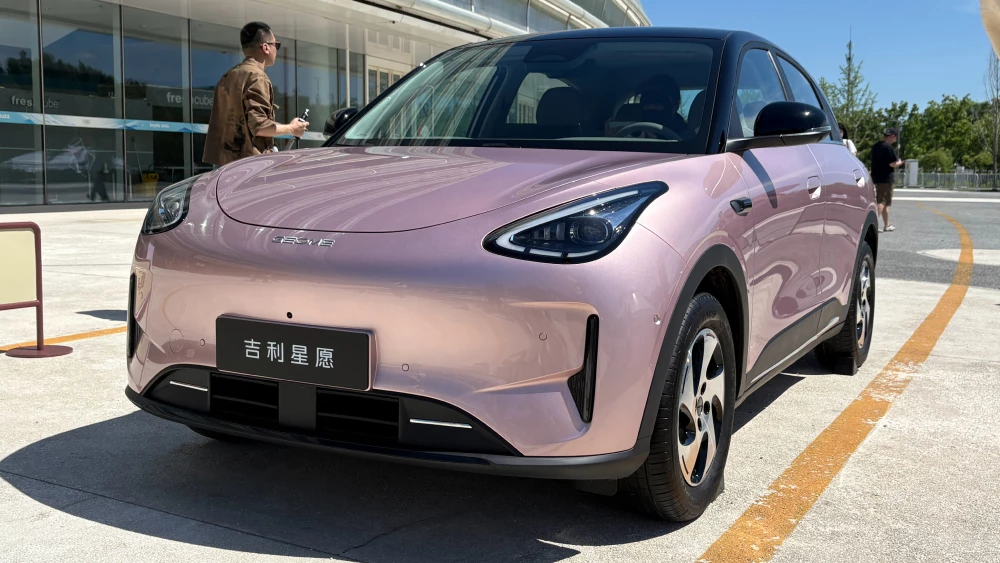 В Китае стартовали продажи обновлённого Geely EX2: более 100 улучшений