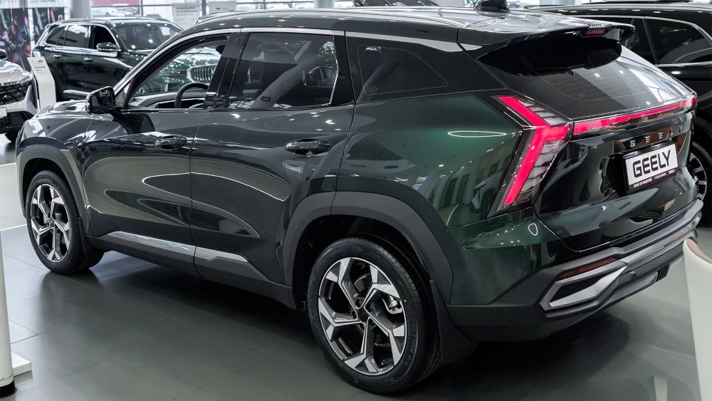 Geely Atlas с передним приводом: разумный выбор для мегаполиса