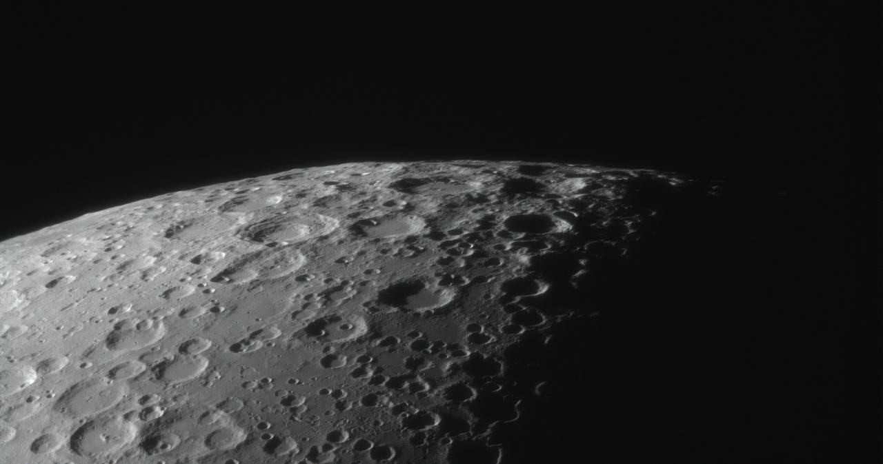 Получены уникальные дневные снимки лунного рельефа