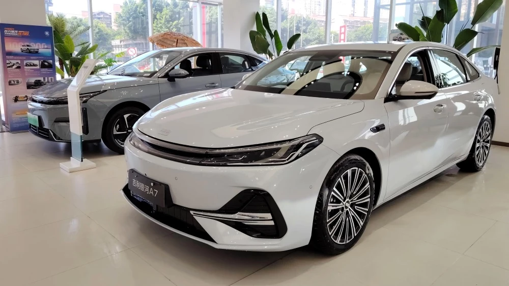 Geely представила полностью электрический седан Galaxy A7 EV