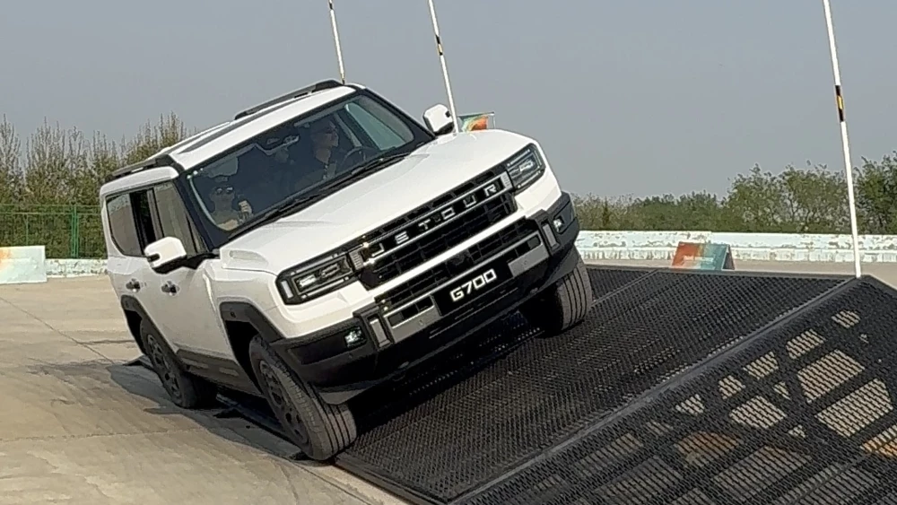 Jetour G700: 904 силы и пневмоподвеска для покорения бездорожья