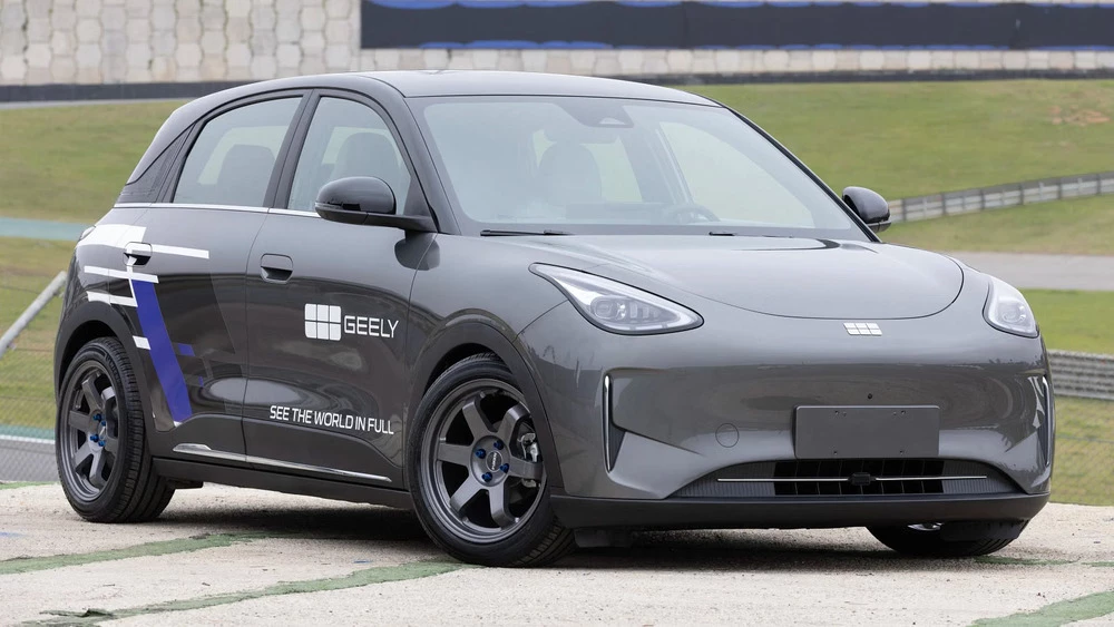 Geely представила заряженные версии EX2: Street и Track