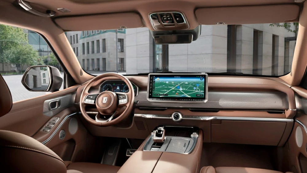 TANK 700: как суровый внедорожник стал умным гаджетом