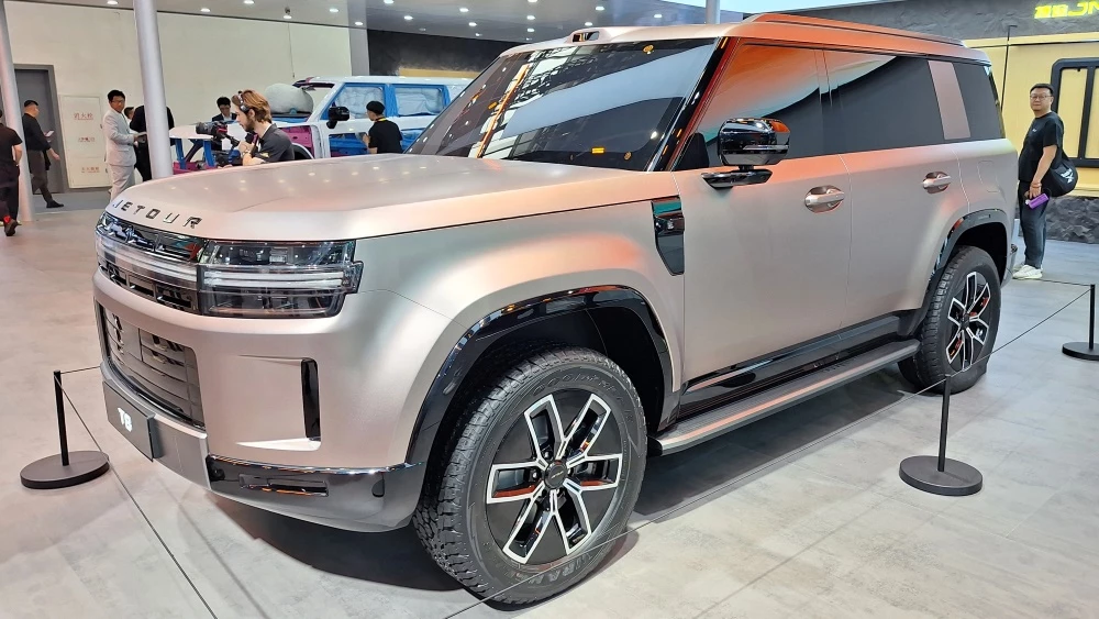 Jetour представил флагманский кроссовер Traveler 8 с дизайном от бывшего дизайнера Land Rover