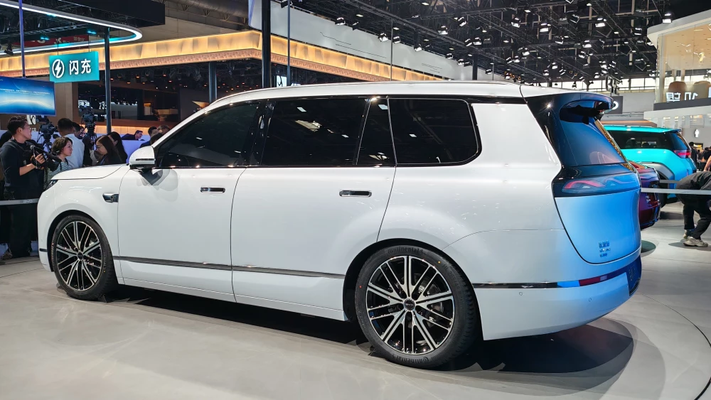 BYD Sealion 08 дебютировал в Пекине: 900 км без подзарядки и 653 л.с.