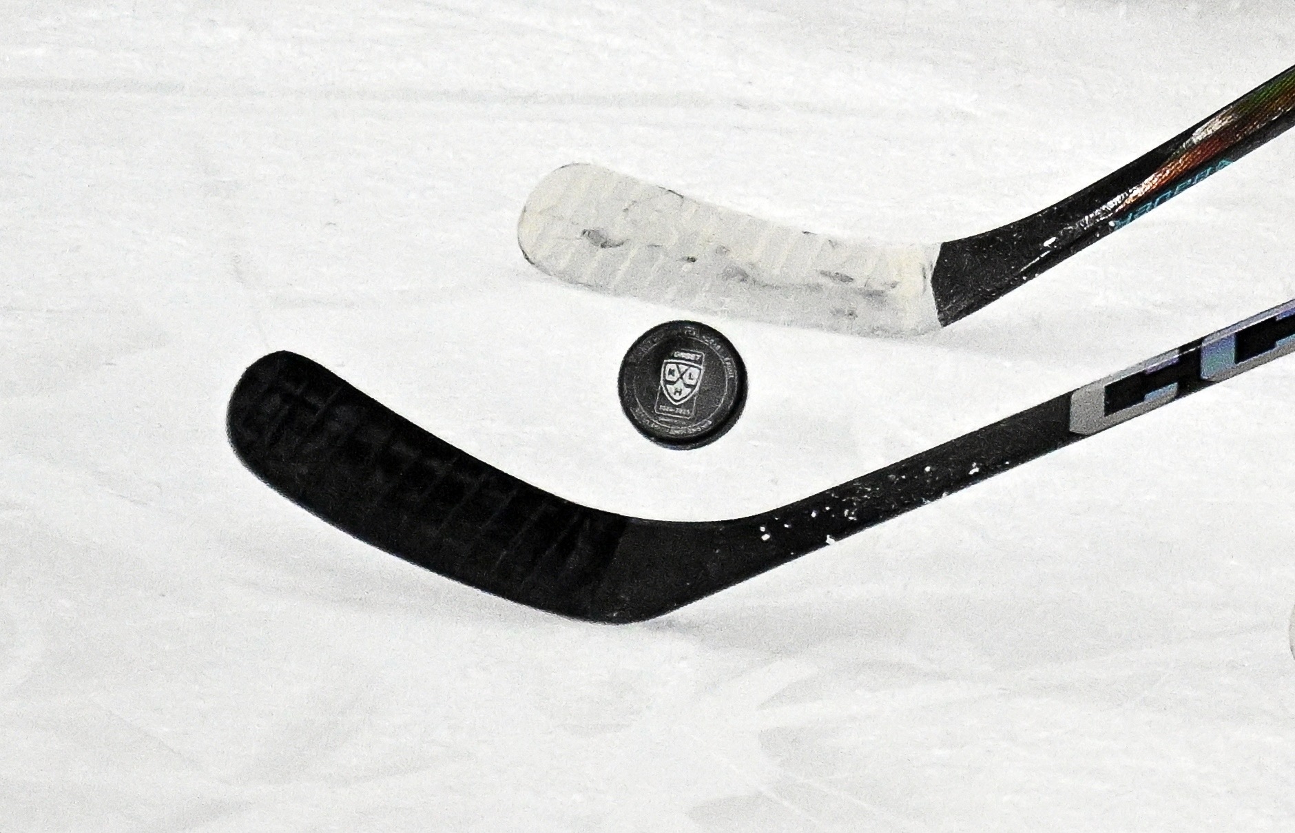 Чистая прибыль КХЛ в 2025 году снизилась