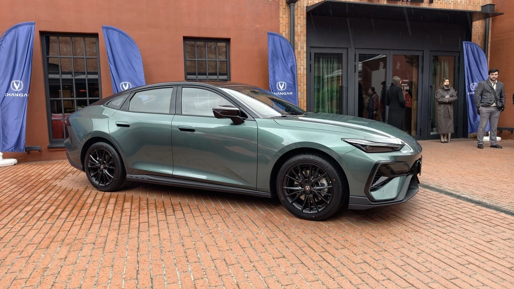 Changan объявил цены на Uni-V 2.0T в России: лифтбэк получил мощный двигатель