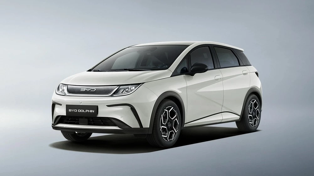BYD представит в Европе гибридный хетчбэк Dolphin G с запасом хода более 1000 км