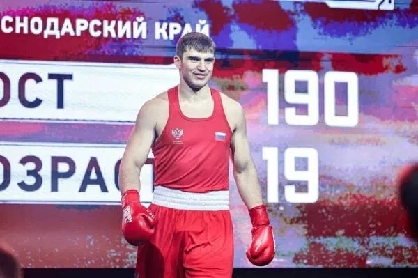 Российские боксёры Суров и Батлаев пробились в полуфинал чемпионата Европы в Софии