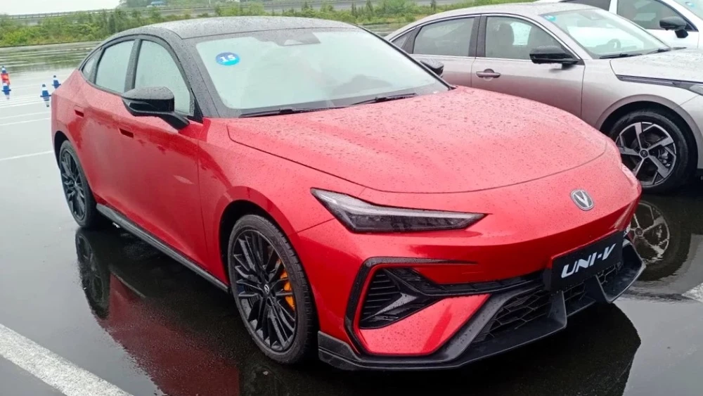 В Россию привезут обновлённый Changan Uni-V с двухлитровым мотором