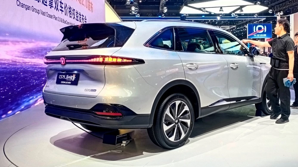 Changan представил в Пекине гибридный CS75 Plus HEV с запасом хода 1500 км