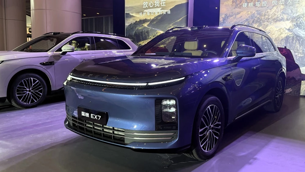 Exeed EX7: новый кроссовер с гибридом и электромотором стартовал в Китае