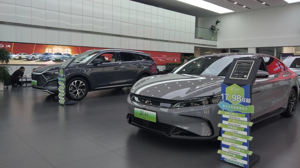 Geely Coolray стал лидером среди бензиновых авто в Китае, а Li Auto вернулся в топ-10