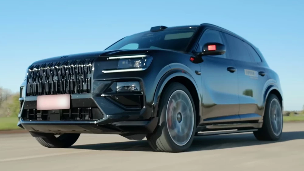 Британский журналист сравнил Zeekr 8X с Rolls-Royce Cullinan: неожиданные выводы